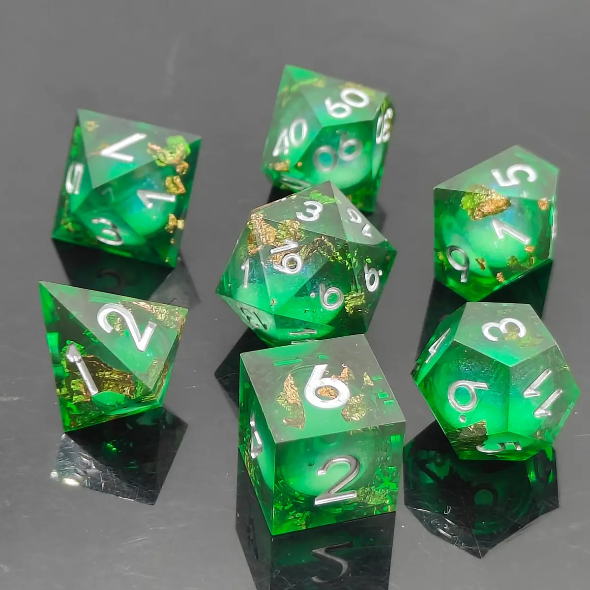 D&D Dice Set Sharp Edge Liquid Core - Absinthe Gold Fleck (Silver) 1