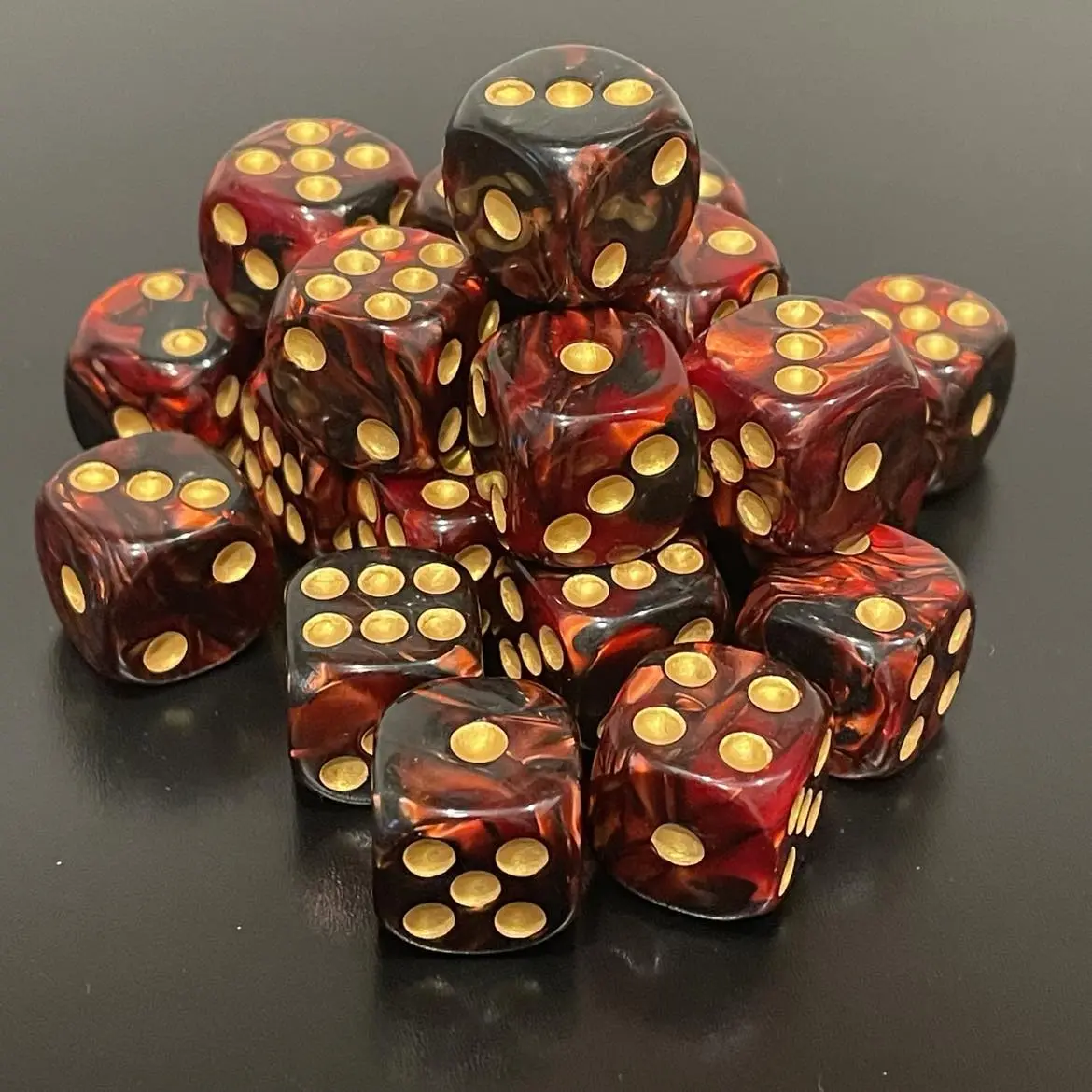 16Mm Dice Pearl Black-Red (Gold Pips) 1