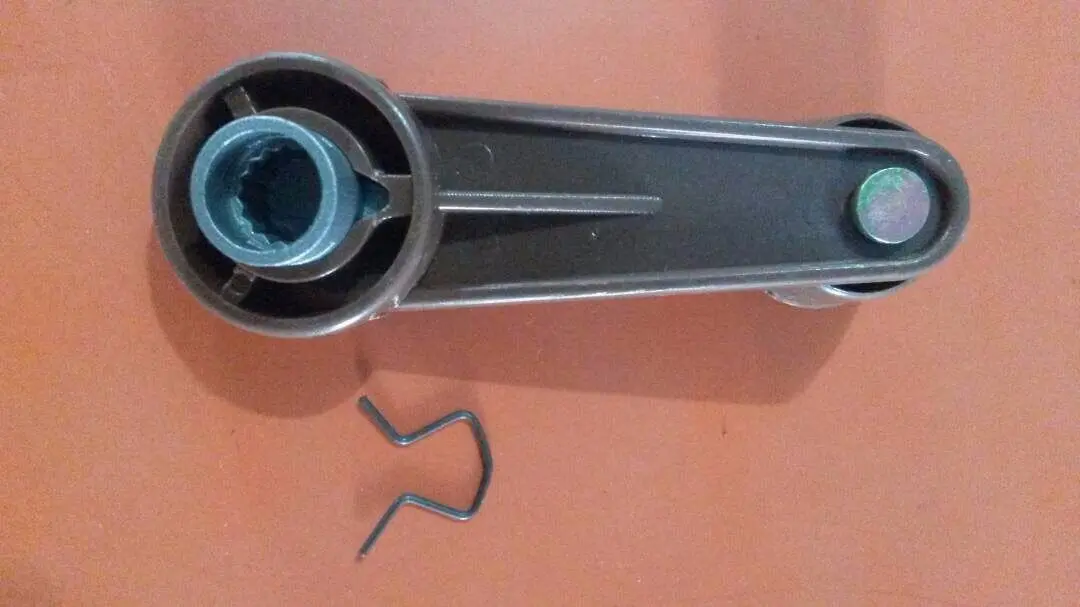 Manecilla Para Subir Vidrio Toyota Corolla 1982 - 2002 / Hilux 1979 - 2004 Fresado Metal Gris
Precios Incluyen I.S.V. 1
