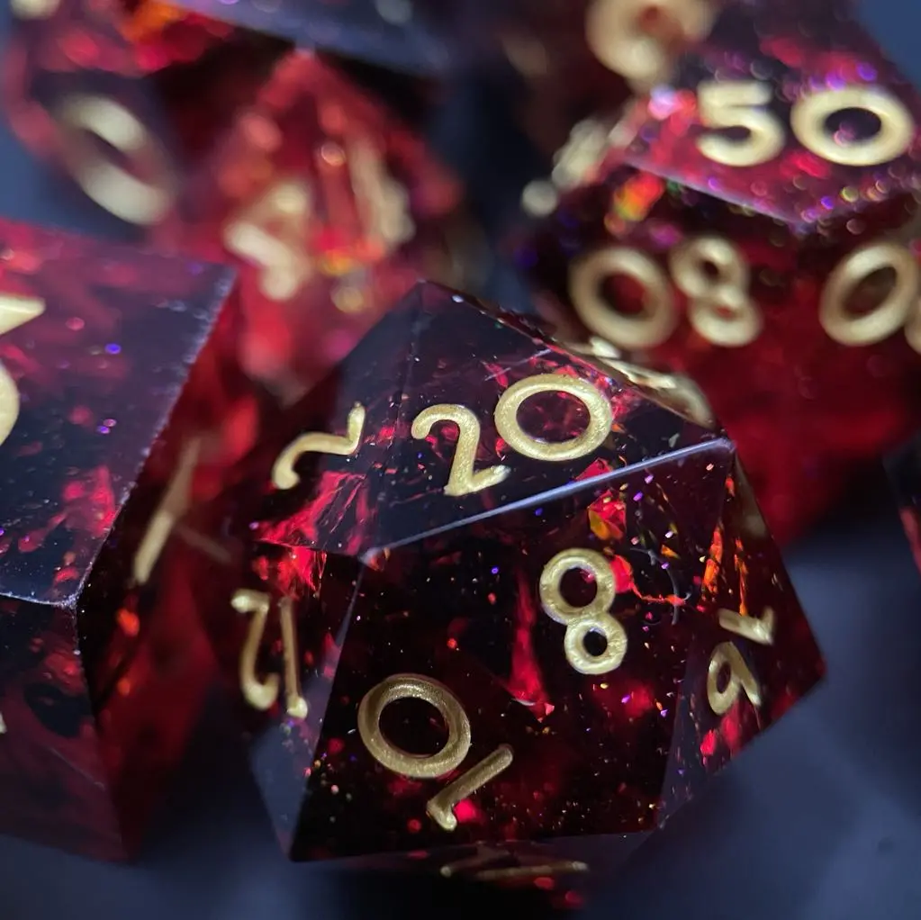D&D Dice Set Sharp Edge - Ruby (Gold) 1