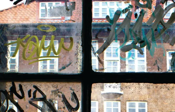 3M Anti-Graffiti Series : Protective Overlaminate Graffiti-Resistant Window Film 1